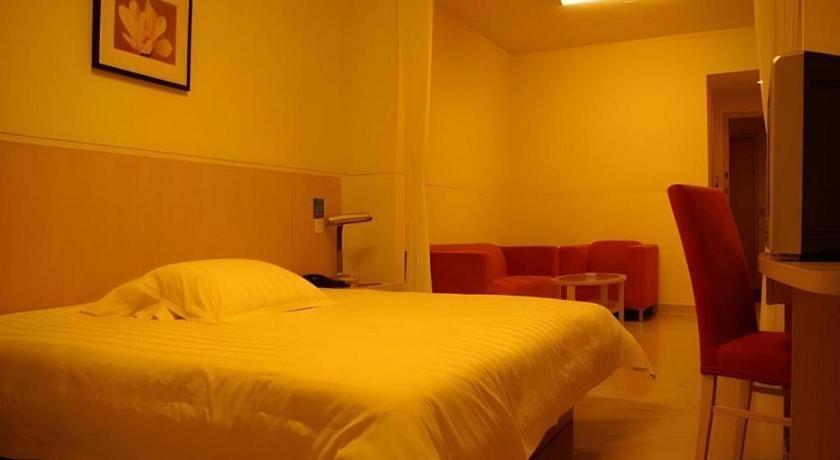 Magnotel Henglong Plaza Hotel 3*