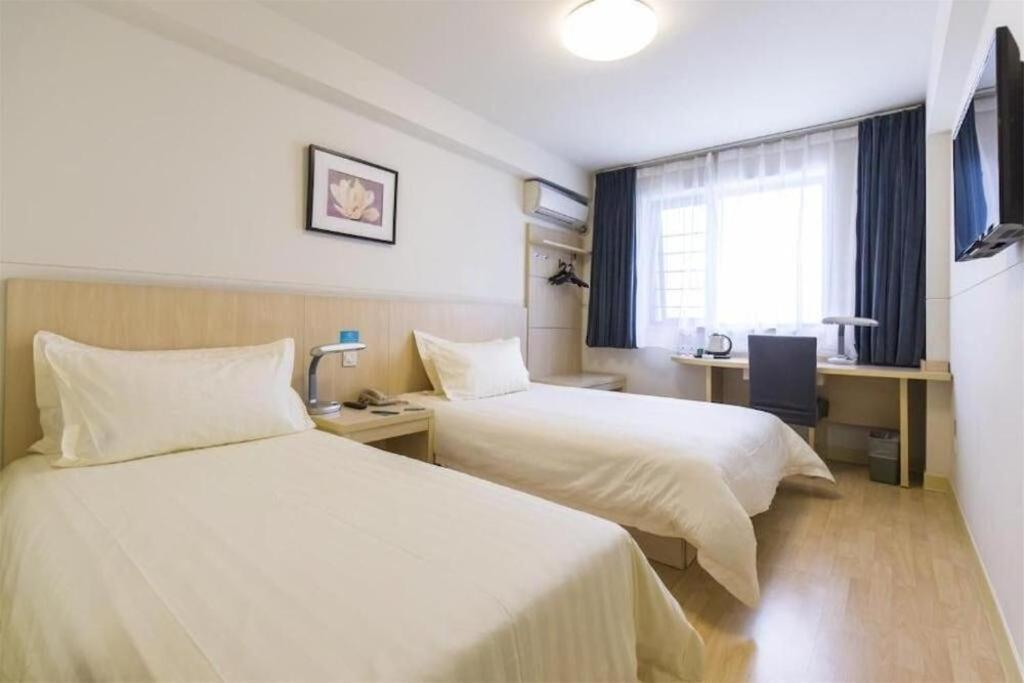 Magnotel Henglong Plaza Hotel 3*